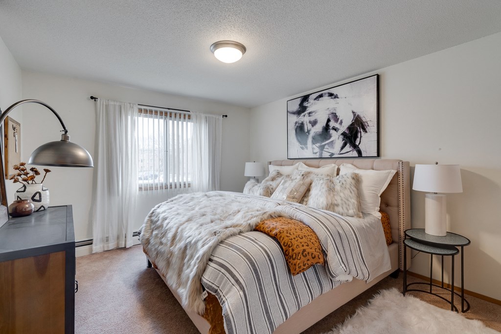 Huntington Place Apartments-Brooklyn Park