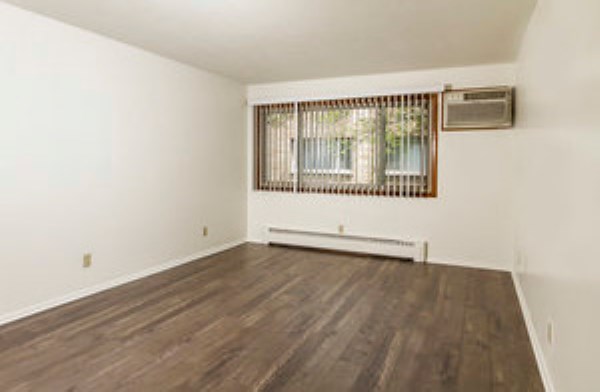 Living room with Long window