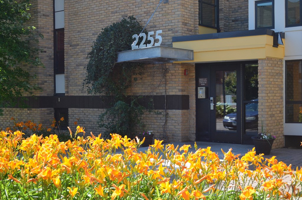 the building in which the hotel is located