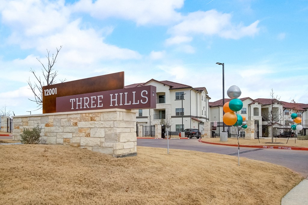 Three Hills Apartments in South Austin