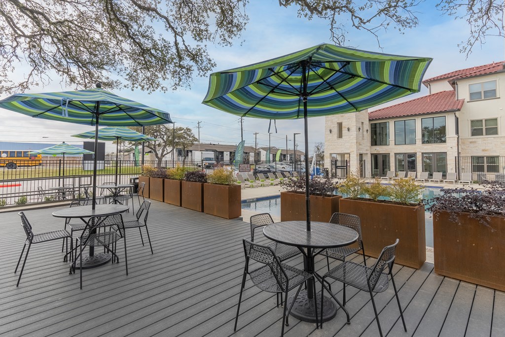 Pool Lounge & Grills