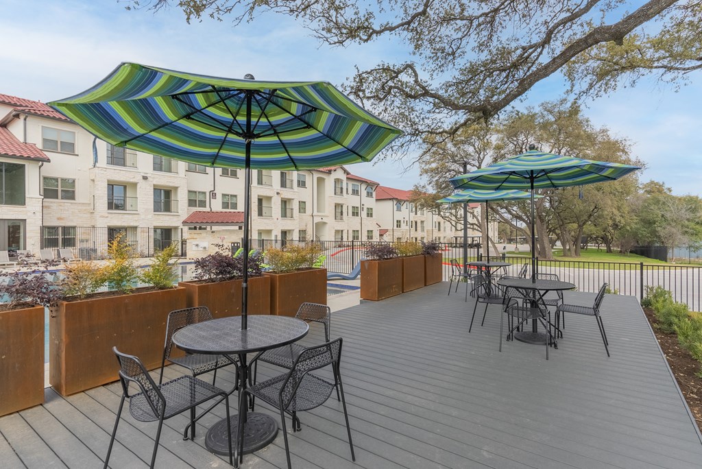 Pool Lounge & Grills