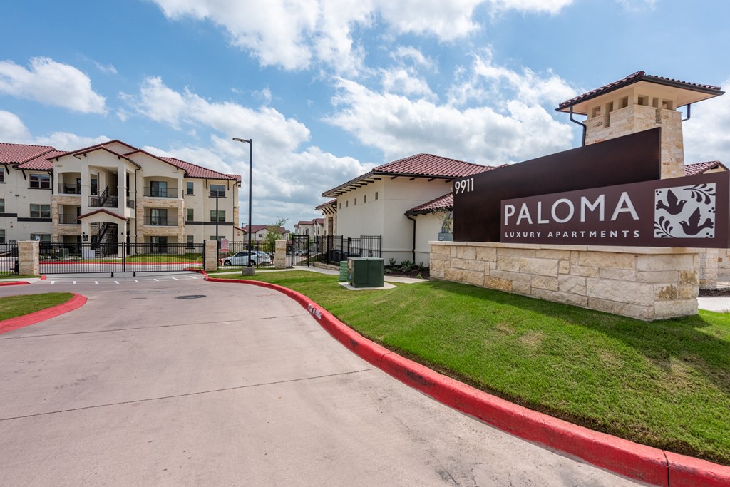 Bridge at Paloma luxury apartments located in Northeast Austin 78754 Dessau