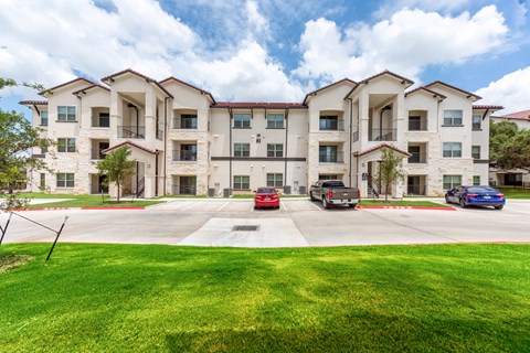 exterior view apartments at Avery Ranch, Austin