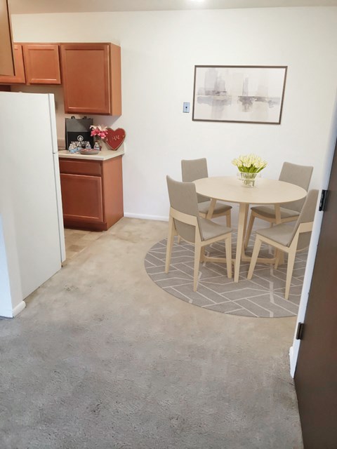 Dining Room at Timberbrook Apartments, Illinois, 61614