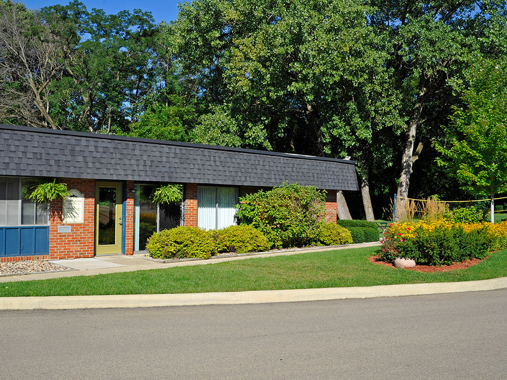 Leasing Office Exterior at Timberbrook Apartments, Peoria, 61614
