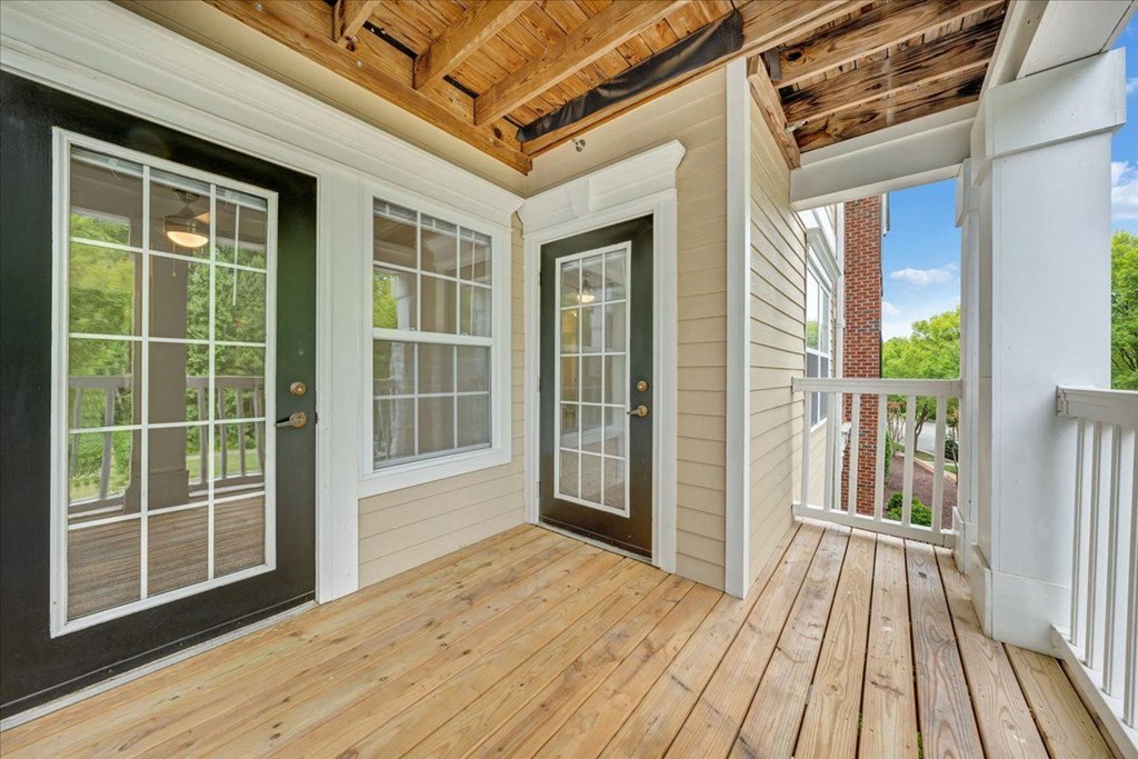 Spacious Balcony Options at Enclave Apartments, Midlothian, VA