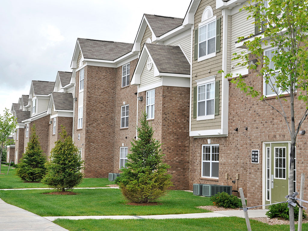 Apartment Exterior at Towne Lakes Apartments, Grand Chute, 54913