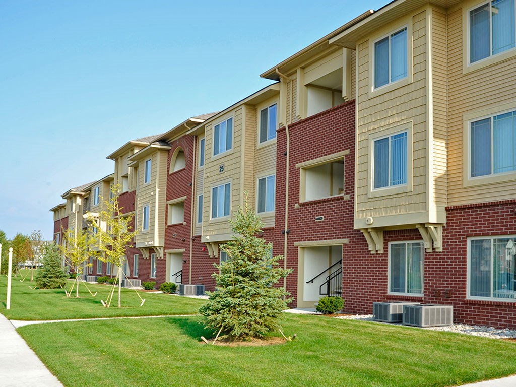 The Harbours Apartments, 44565 Bayview Avenue, Clinton Twp, MI - RentCafe