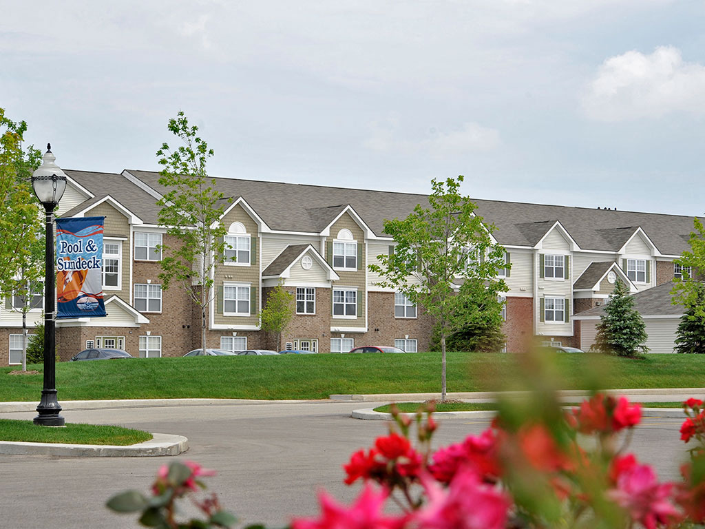 Green Surroundings at Towne Lakes Apartments, Wisconsin