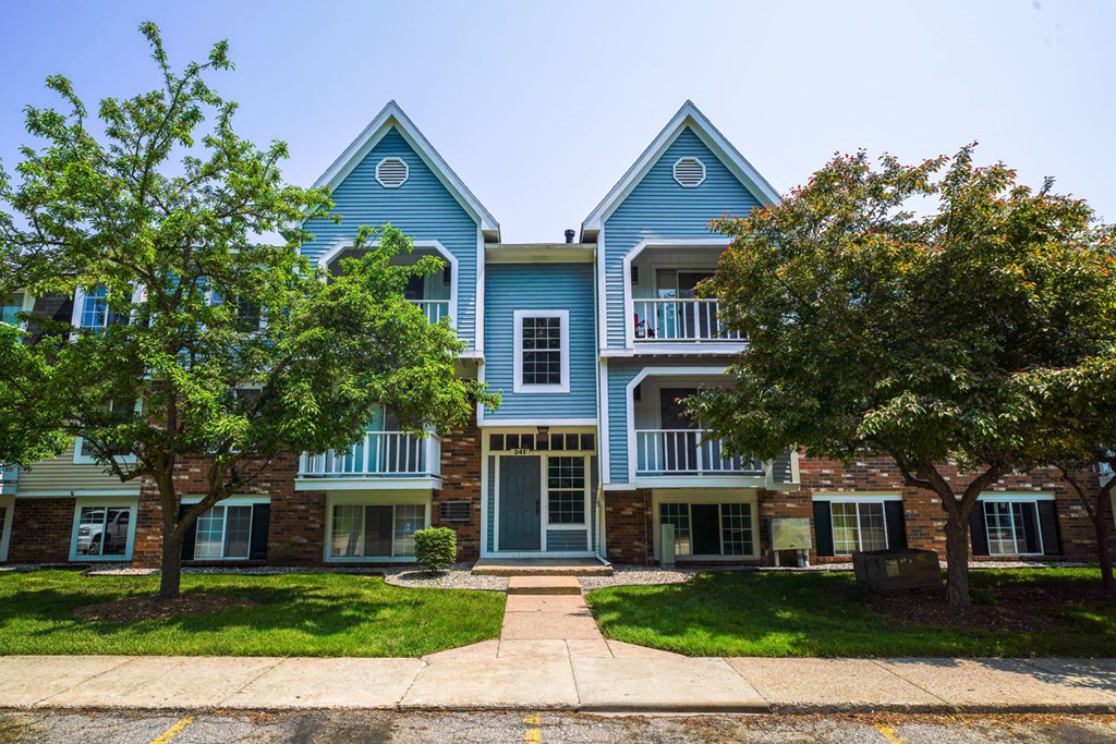 Mature Trees and Landscaping at Apple Ridge Apartments in Walker, MI