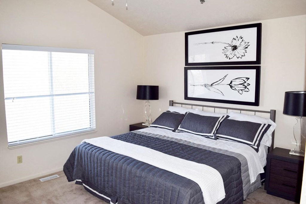 Spacious Bedrooms at Autumn Lakes Apartments and Townhomes, Indiana