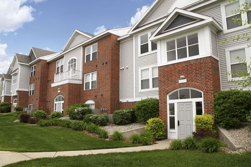 Apartment Exterior Apartment Exterior at Autumn Lakes Apartments and Townhomes, Mishawaka - Photo Gallery