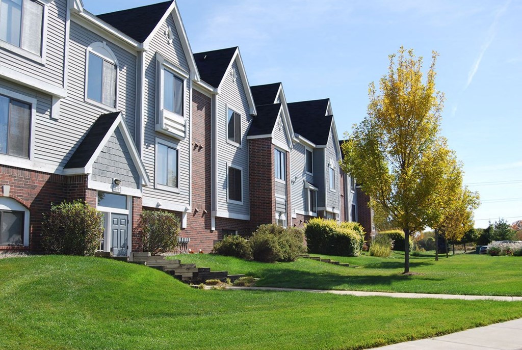 Well maintained apartments at Autumn Lakes Apartments and Townhomes, Mishawaka, 46544