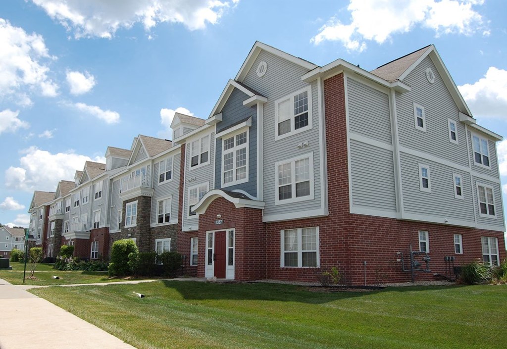 landscaped grounds at Autumn Lakes Apartments and Townhomes, Mishawaka, 46544