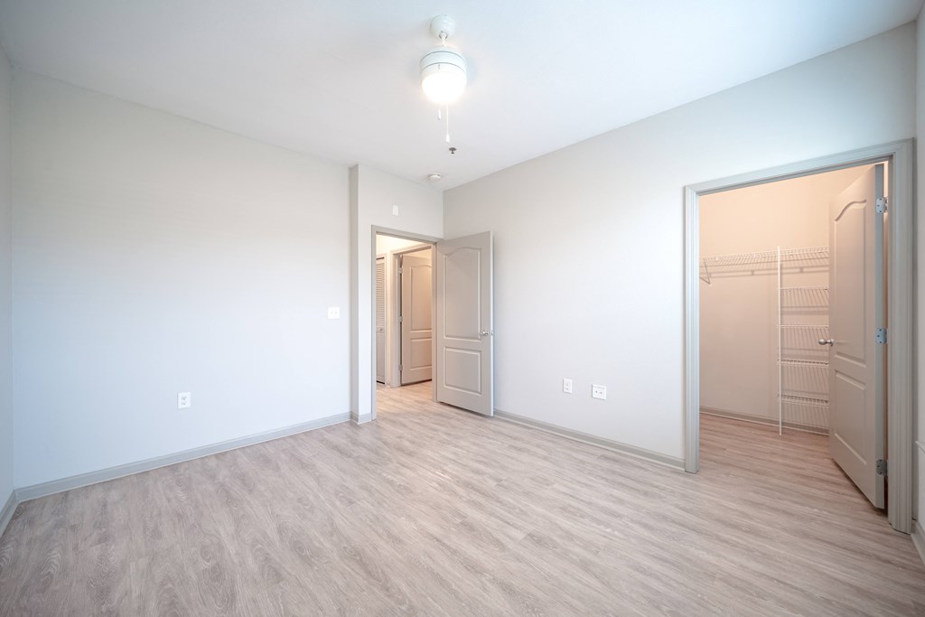 Bedroom With Closet at The Avenue at Polaris Apartments, Columbus, 43240