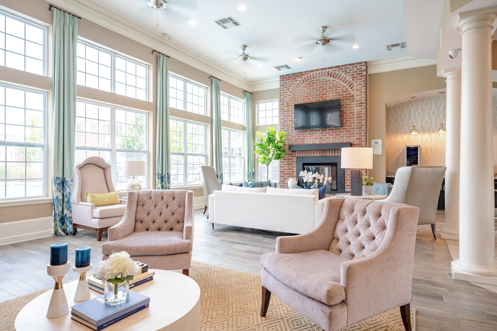 Dining Area at The Avenue at Polaris Apartments, Ohio