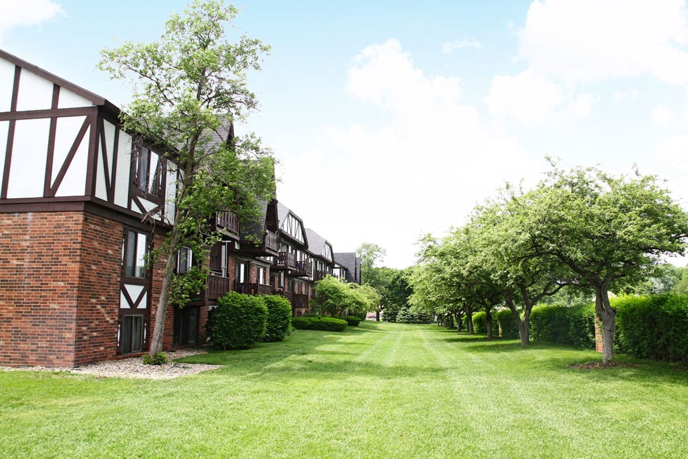 Meticulous Landscaping at Brookside Apartments, Springfield, MI