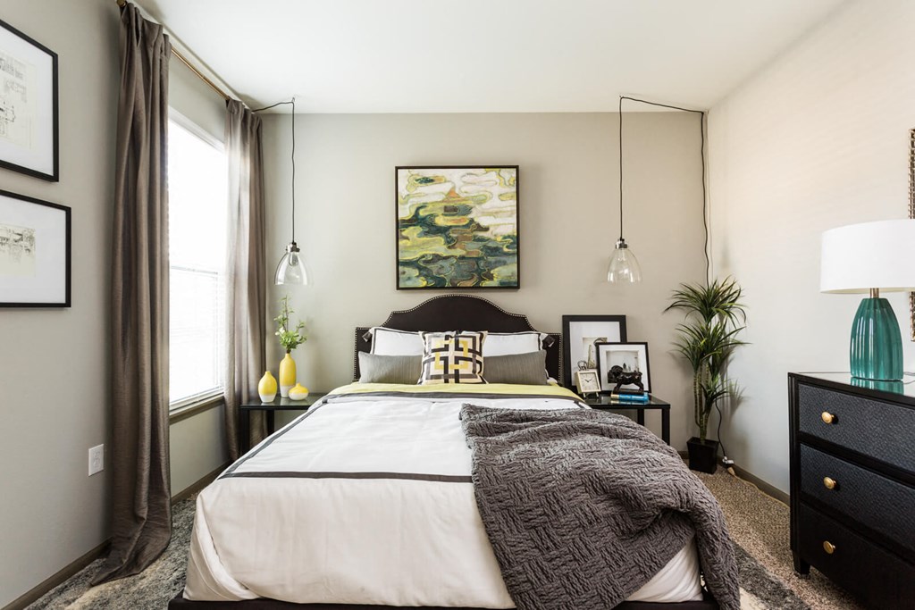 Bedroom with Large Window at The Avenue at Polaris Apartments, Columbus, 43240