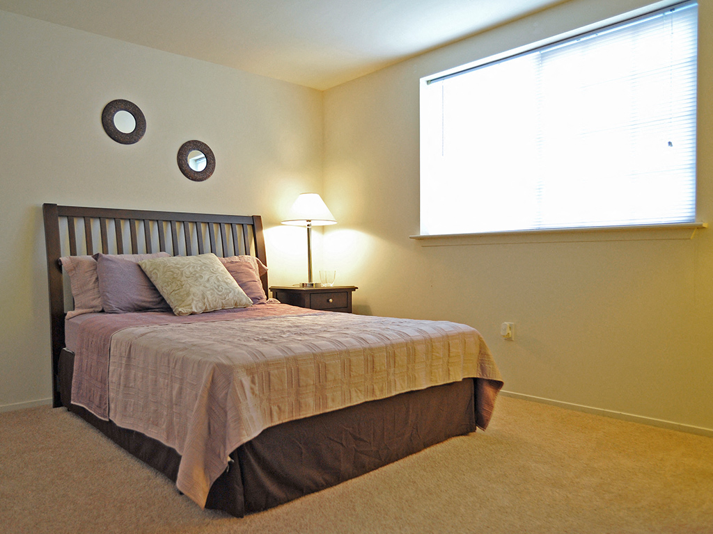 Bedroom at LakePointe Apartments, Batavia, Ohio