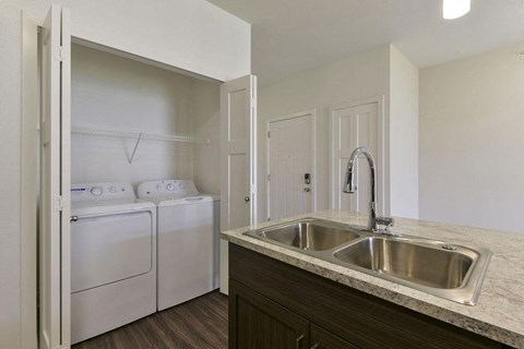 Washer And Dryer In Unit at Chase Creek Apartment Homes, Alabama