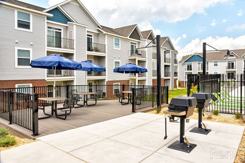 Grilling area with seating at Chase Creek Apartment Homes, Huntsville, AL, 35811