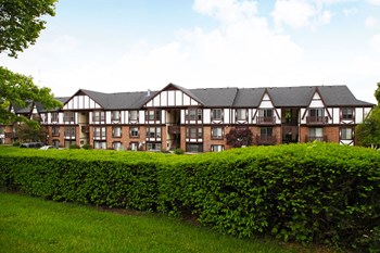Lush Green Outdoor at Concord Place Apartments, Kalamazoo, 49009