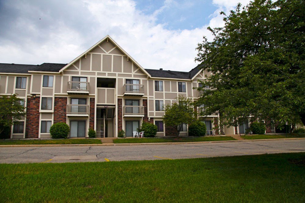 Elegant Exterior View Of Property at Concord Place Apartments, Kalamazoo, MI, 49009