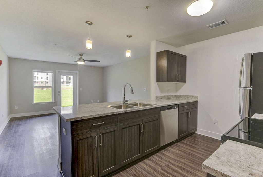 Limited Edition Kitchen with Breakfast Bar at Dodson Pointe Apartment Homes, Rogers, AR, 72758