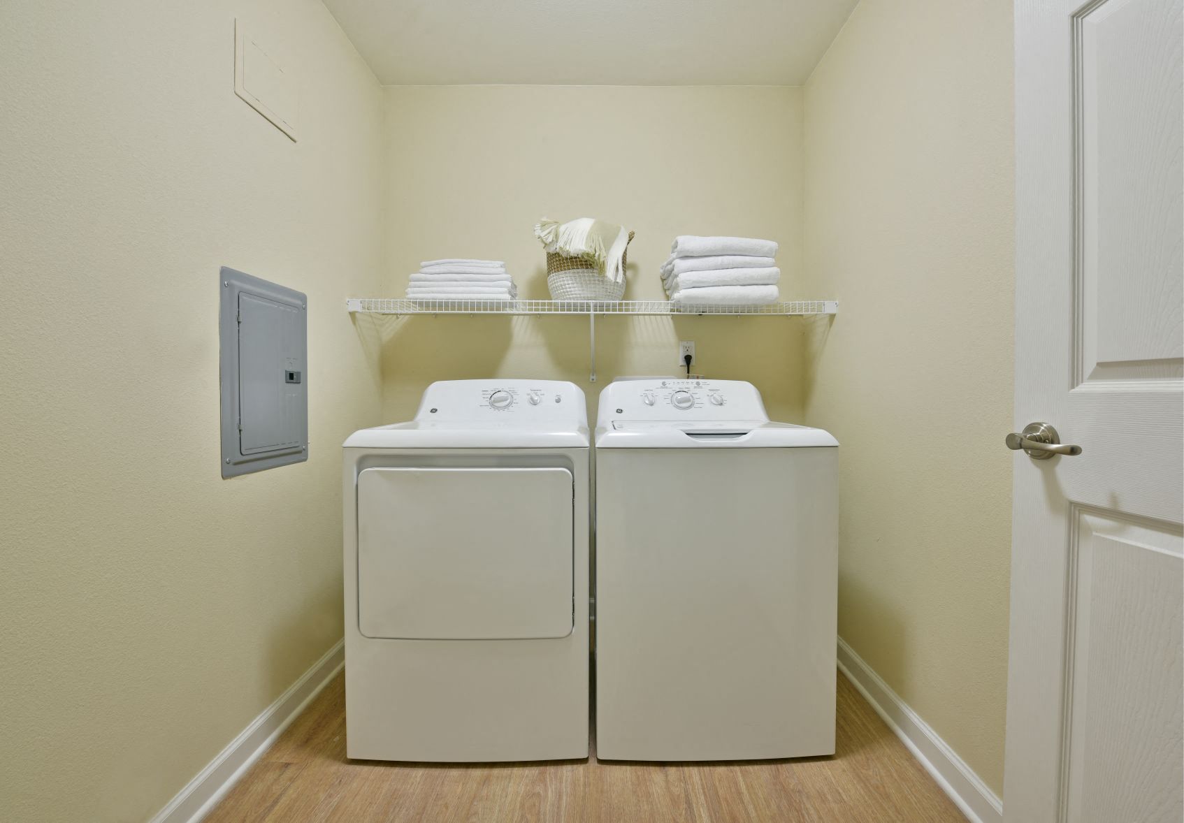Full Size Washer and Dryer at Badger Canyon, Kennewick, Washington