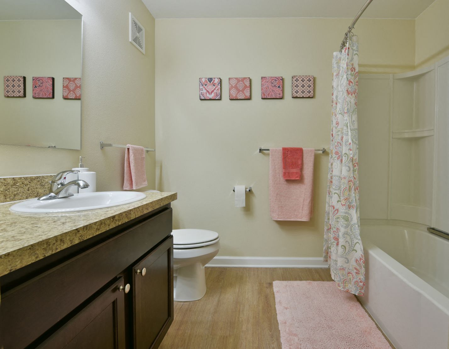 Bathroom With Bathtub at Badger Canyon, Kennewick, WA, 99338