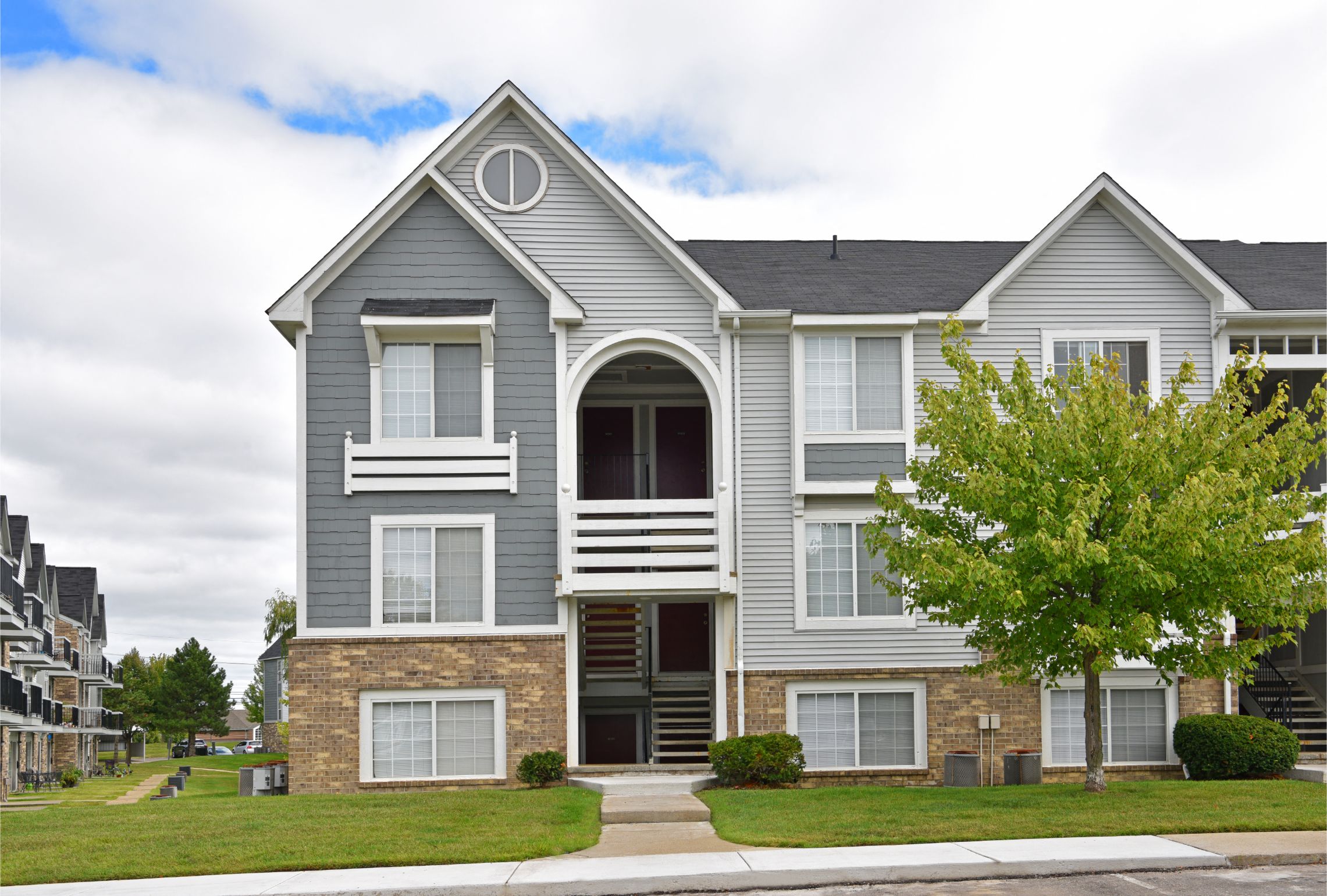 Walking Paths at Portsmouth Apartments, Novi