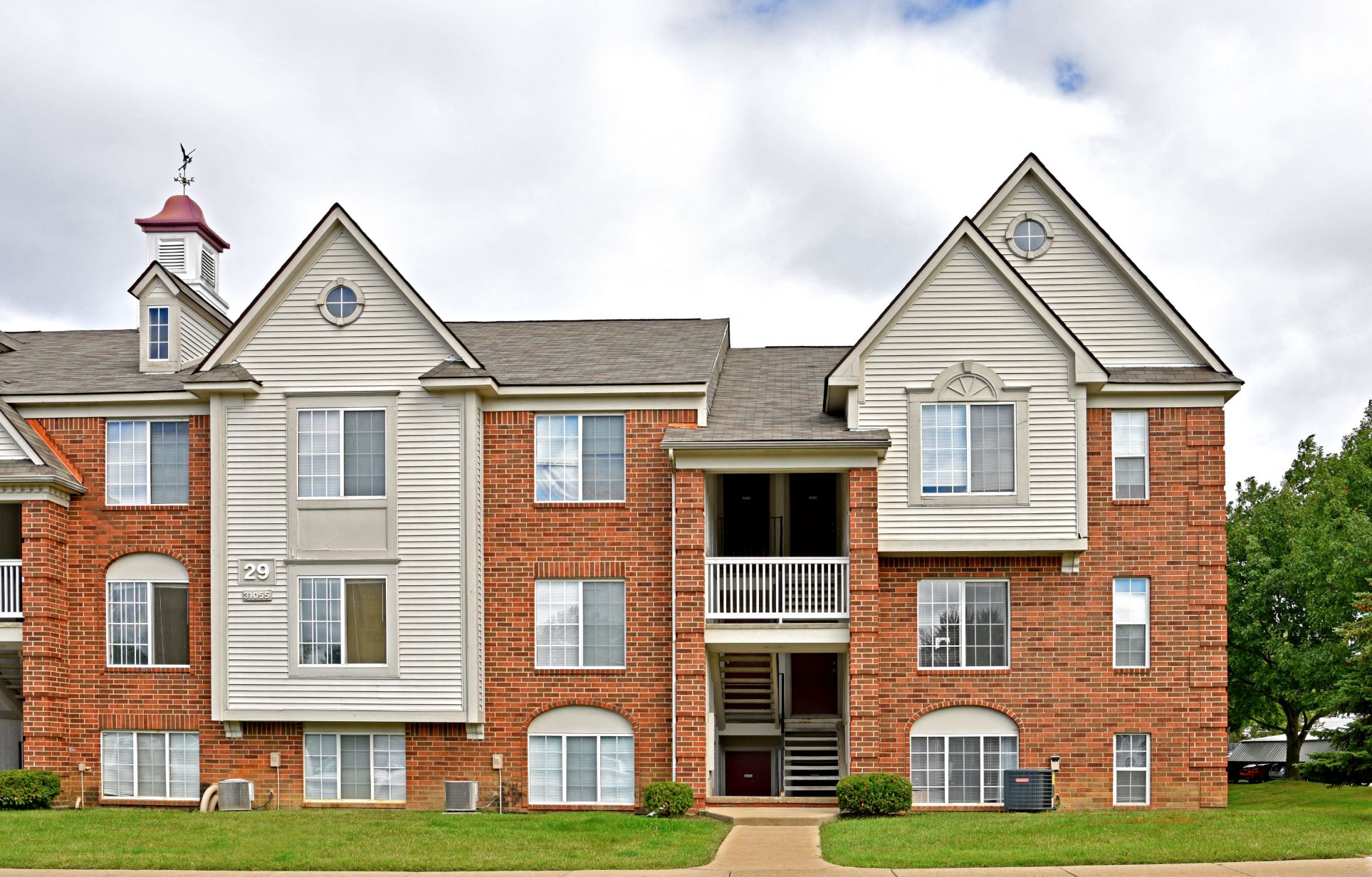 Maintained Lawns at Portsmouth Apartments, 48377