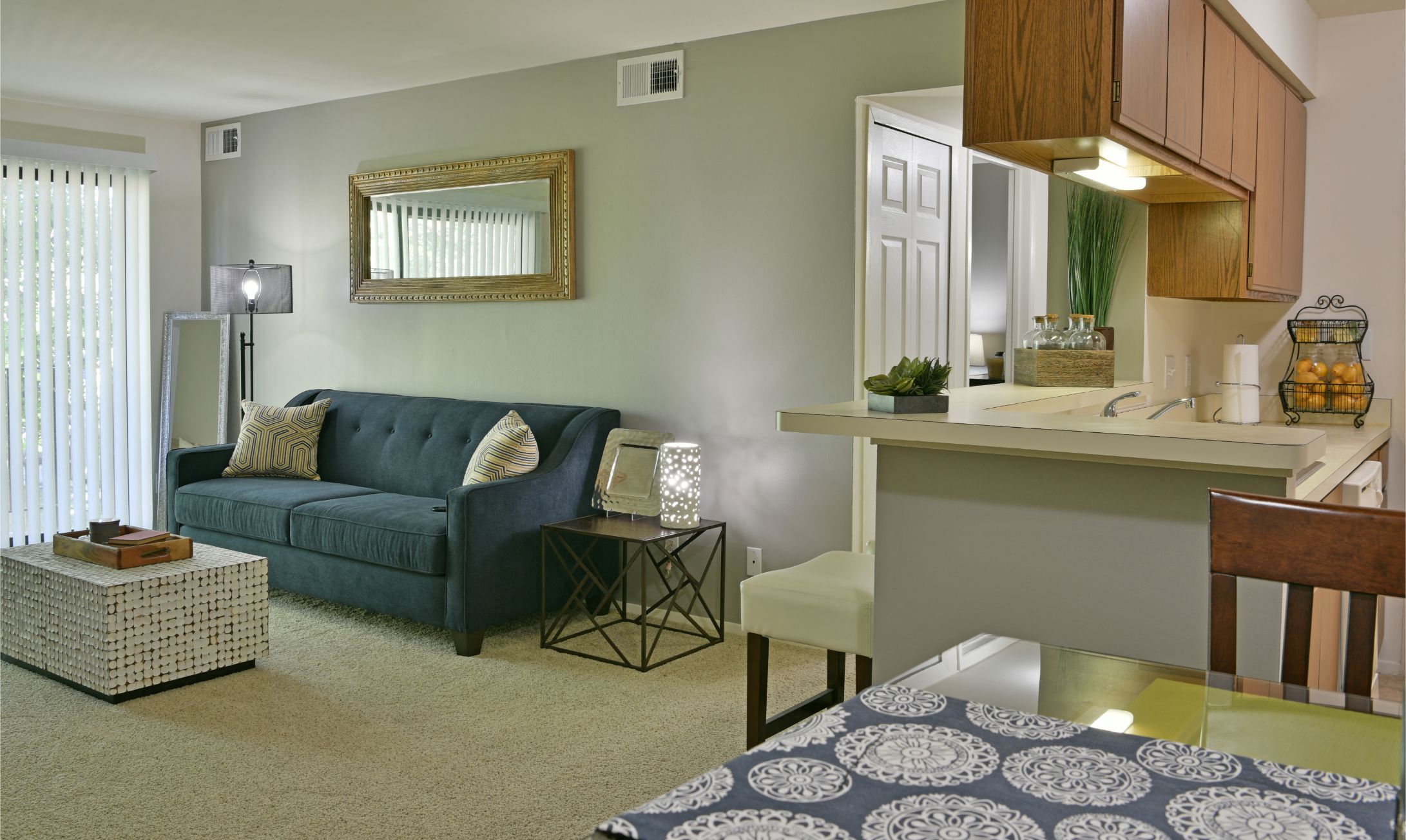 Living Area at Windemere Apartments, Farmington Hills, 48335