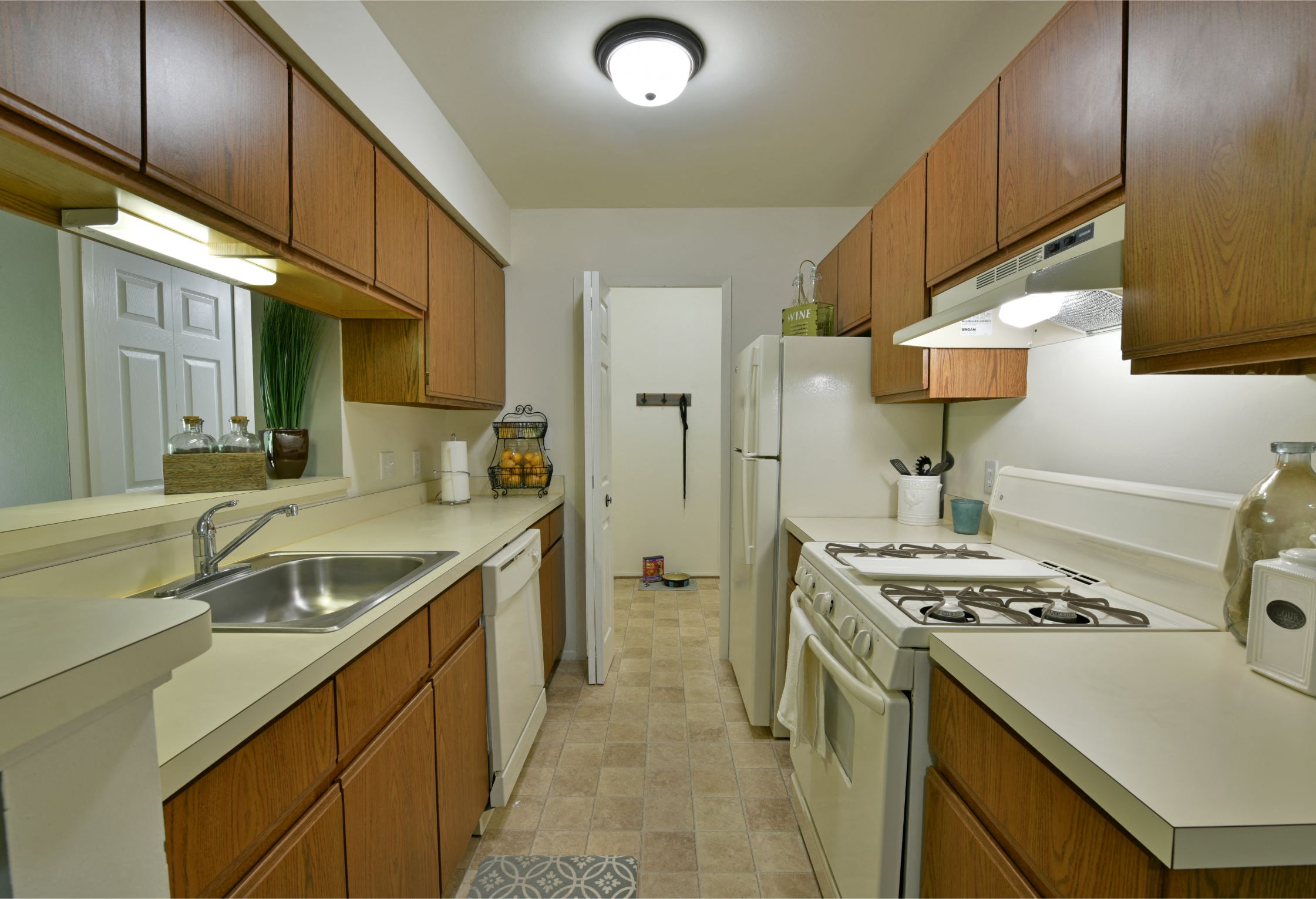 Kitchen at Windemere Apartments, Farmington Hills, MI