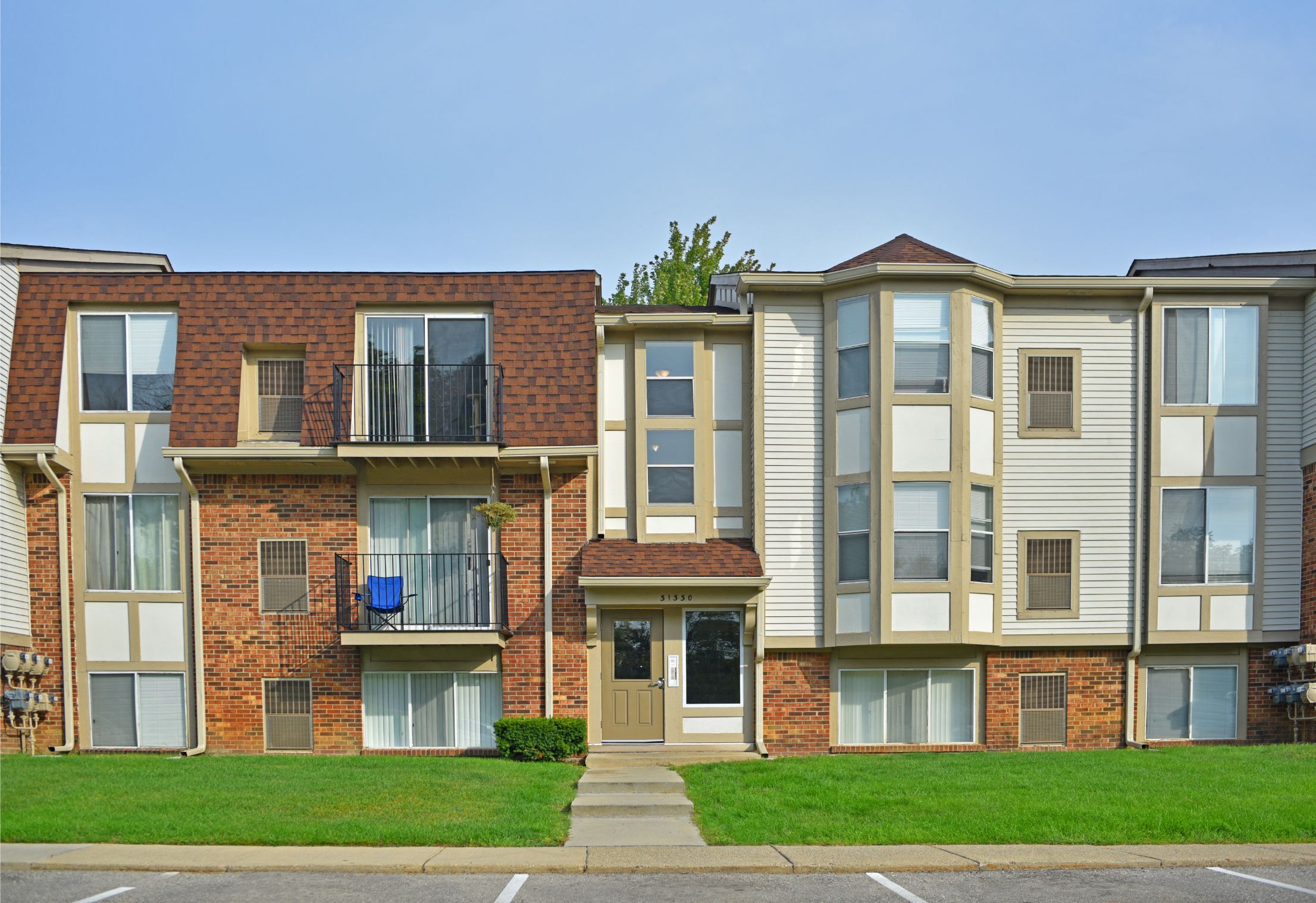 Apartment Exterior at Bristol Square