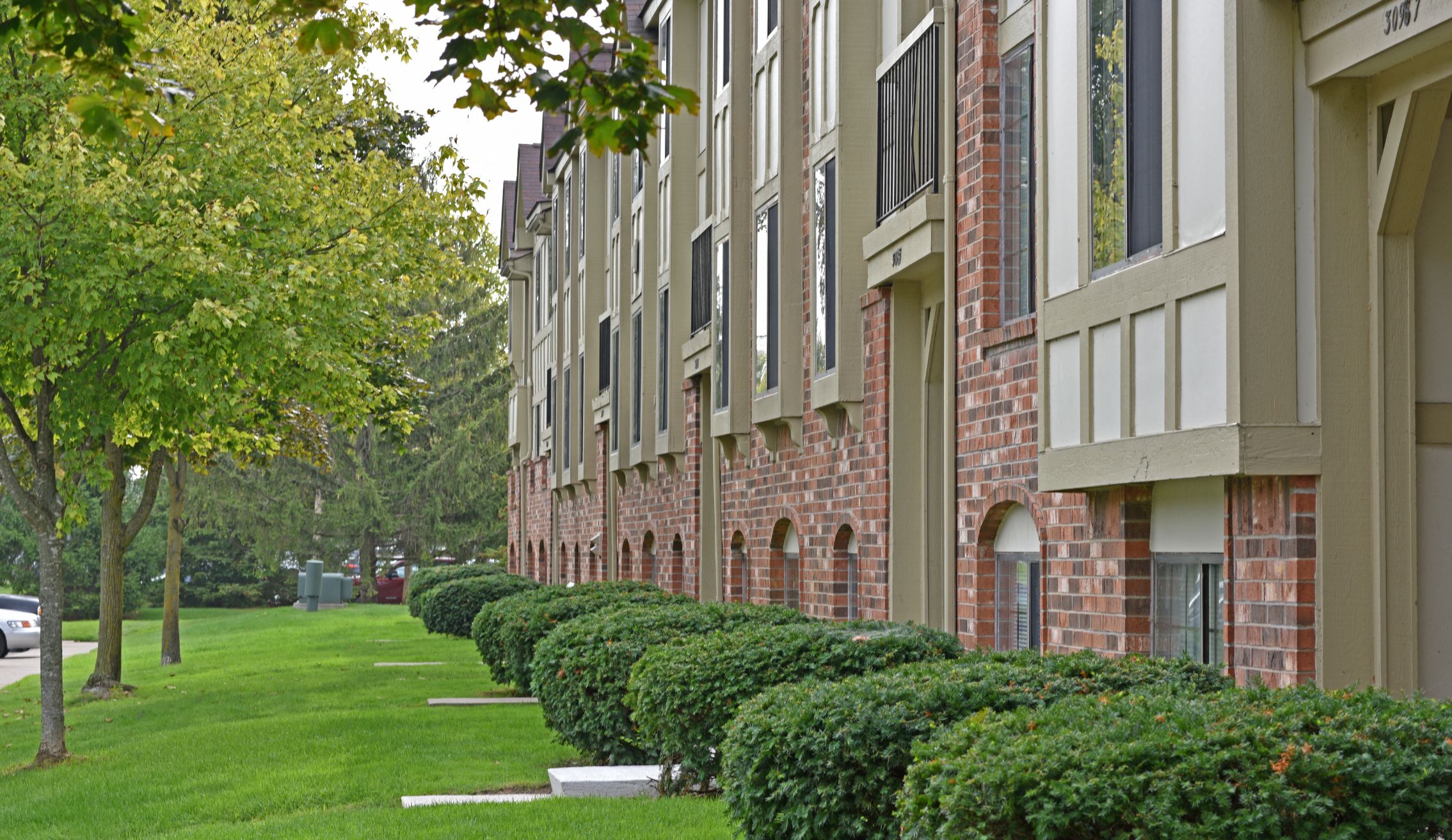 Exterior at Stone Ridge Apartments, Wixom, Michigan