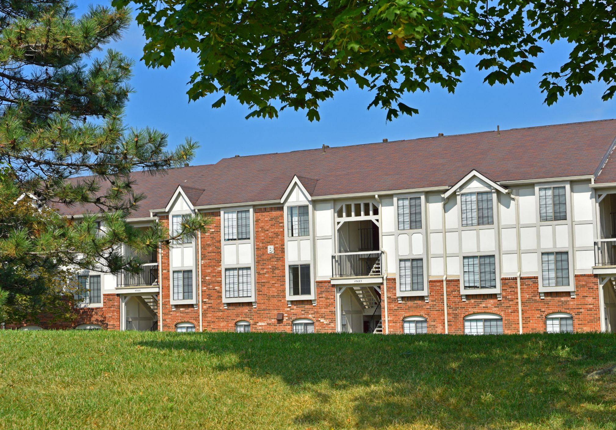 Green Surroundings at The Springs Apartment Homes, MI 48377