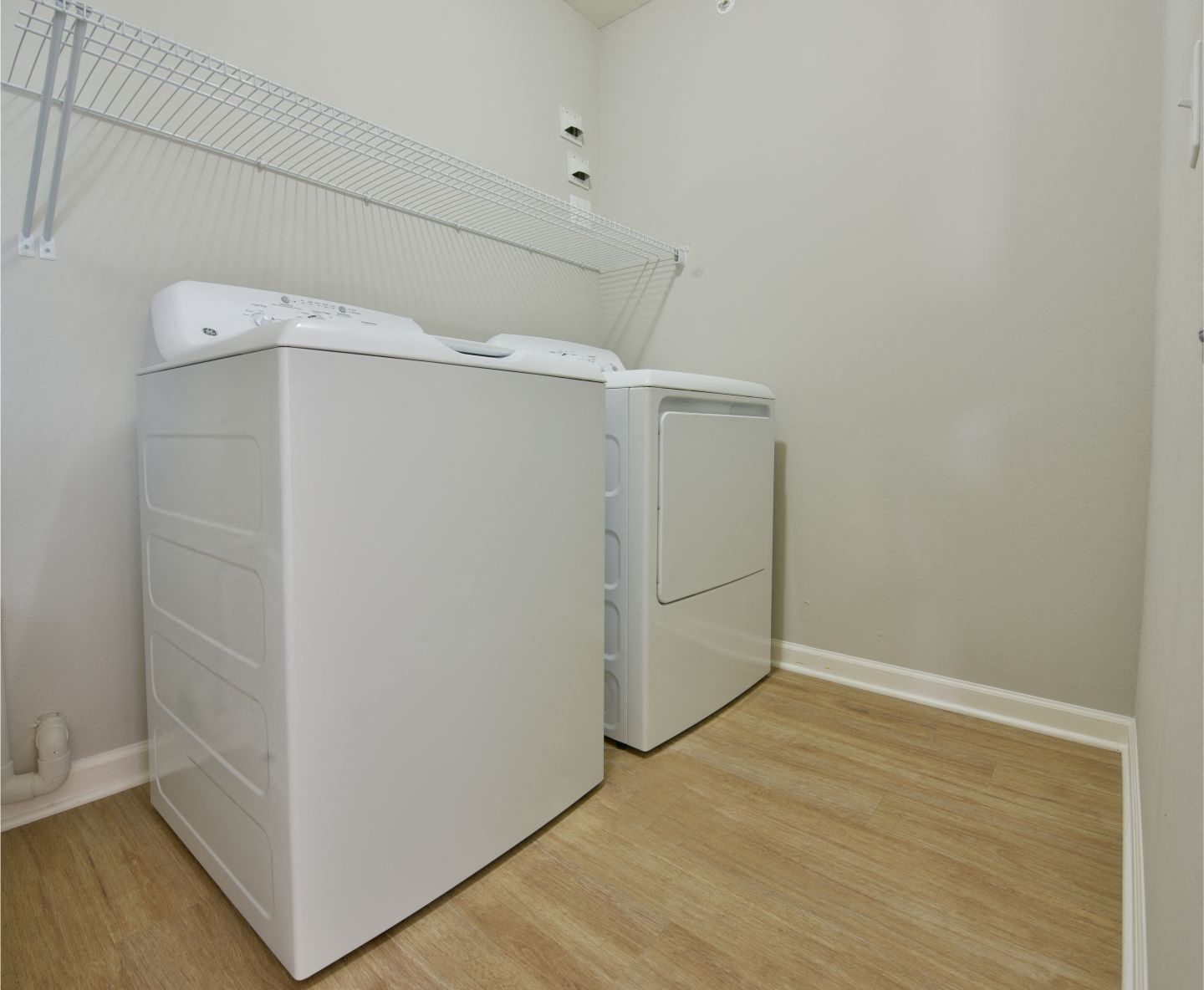 Full-Size Washer & Dryer at River Hills Apartments, Fond du Lac, Wisconsin 54937