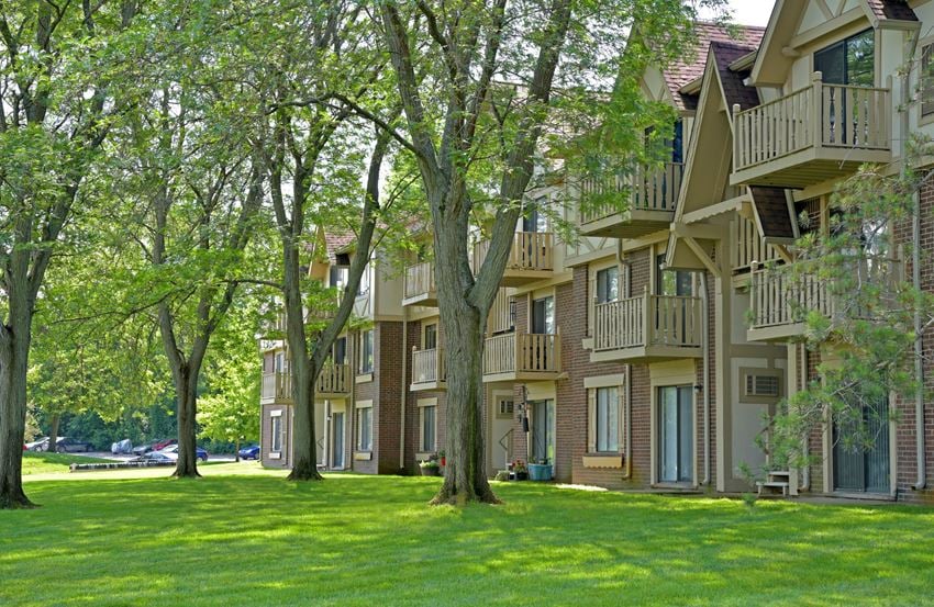 Vibrant Green Surroundings  at Sycamore Creek Apartments, Orion, MI - Photo Gallery 1