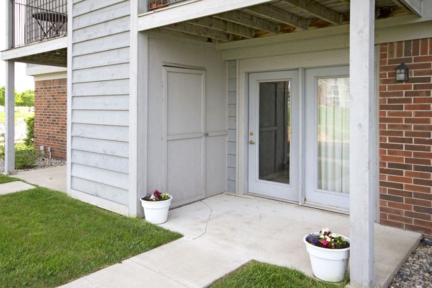 Dupont Lakes Apartments, 3302 Vantage Point Drive, Fort Wayne, IN