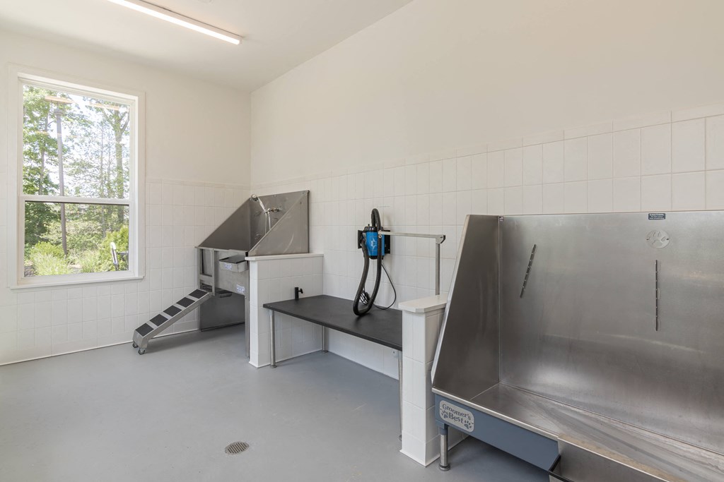 a pet grooming spa at Luxe 360 on Centerpointe Apartments, Midlothian, 23114