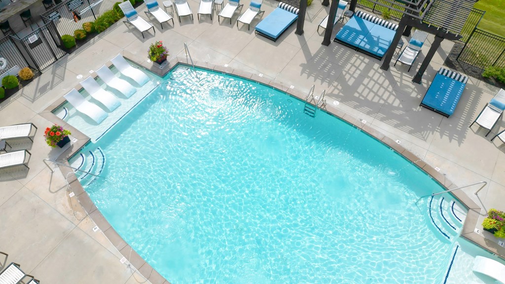 Swimming Pool with Solar Ledge at Bella Vista Apartments, Fishers 46038