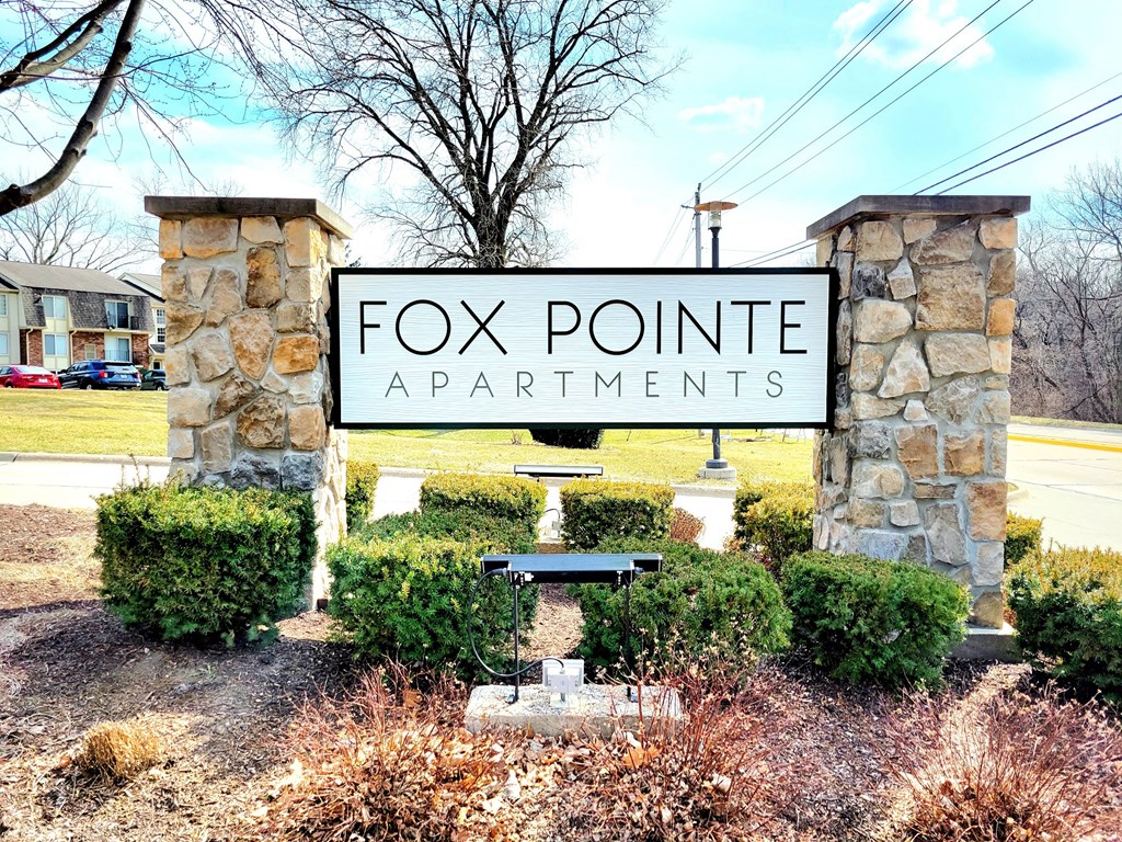 Fox Pointe Sign  at Fox Pointe Apartments, East Moline, IL