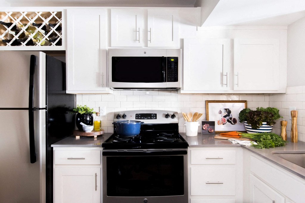 Fully Equipped Kitchen at Trophy Club at Bellgrade, Midlothian, VA