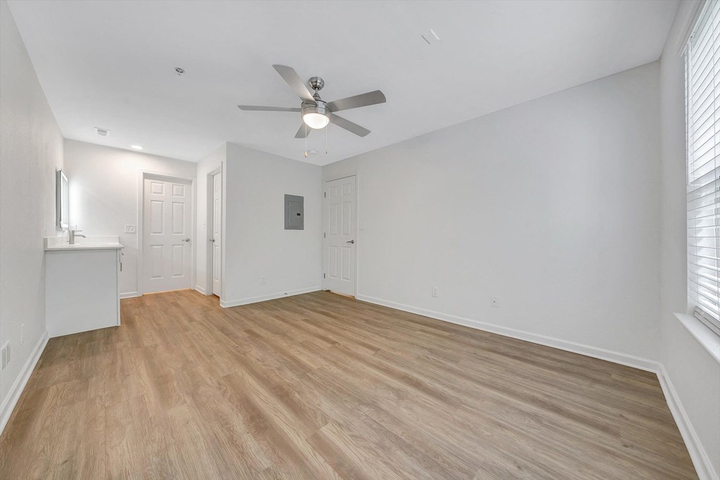 a bedroom with hardwood floors and a ceiling fan  at The Vinings Apartments, Richmond, Virginia