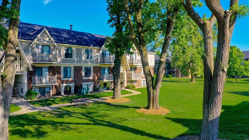an exterior view o at Fairlane Apartments in Springfield, MI