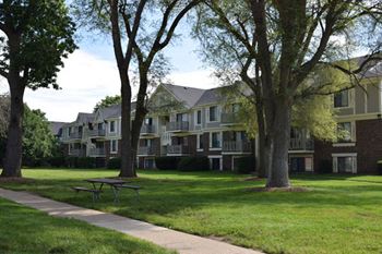 Picnic Areas at Fairlane Apartments in Springfield, MI
