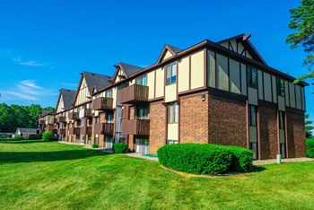 Lush Landscaping Lush Landscaping at Fairlane Apartments, Michigan, 49037 - Photo Gallery 3