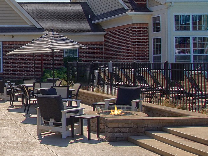 Outdoor sitting with fireplace at The Avenue at Polaris Apartments, Columbus, OH